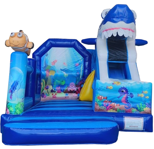 Bunte Hüpfburg mit Haifischrutsche und Unterwasser-Thema.